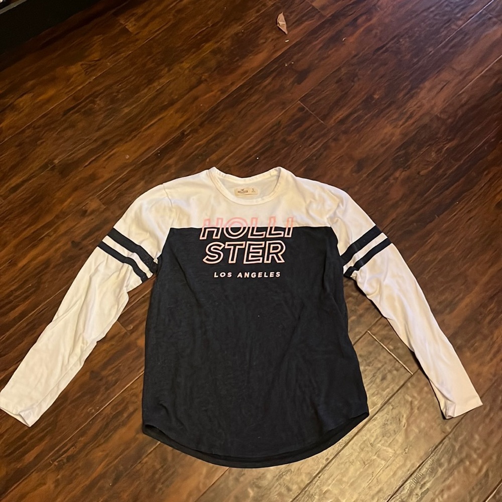 Small Hollister Casual Tee - Women